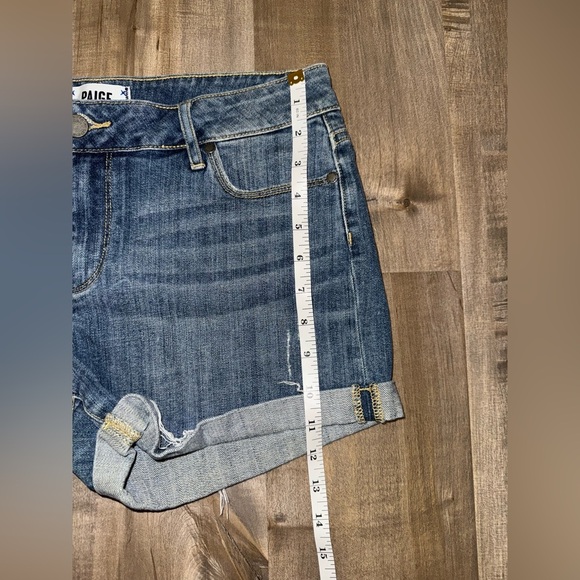 Paige Amari Distressed Cuffed Denim Women’s Shorts Size 28 Medium Wash - Picture 3 of 8